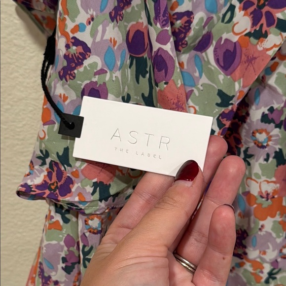 ASTR the Label Pink and Purple Ruched Puff Sleeve Blouse - Picture 6 of 9